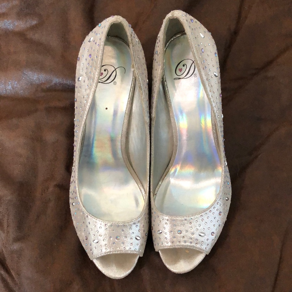 Size 10 silver rhinestone heel